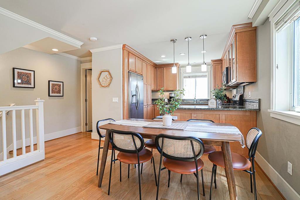 Exquisite Central Townhome With Spacious Loft And Gourmet Kitchen Seattle Buitenkant foto