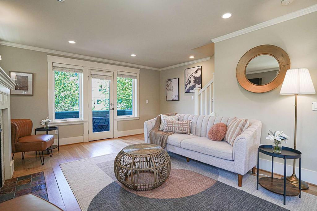 Exquisite Central Townhome With Spacious Loft And Gourmet Kitchen Seattle Buitenkant foto