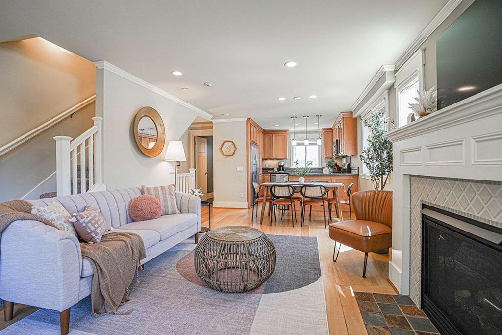 Exquisite Central Townhome With Spacious Loft And Gourmet Kitchen Seattle Buitenkant foto
