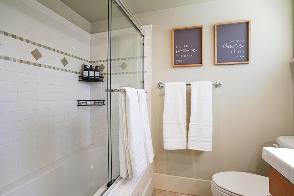 Exquisite Central Townhome With Spacious Loft And Gourmet Kitchen Seattle Buitenkant foto