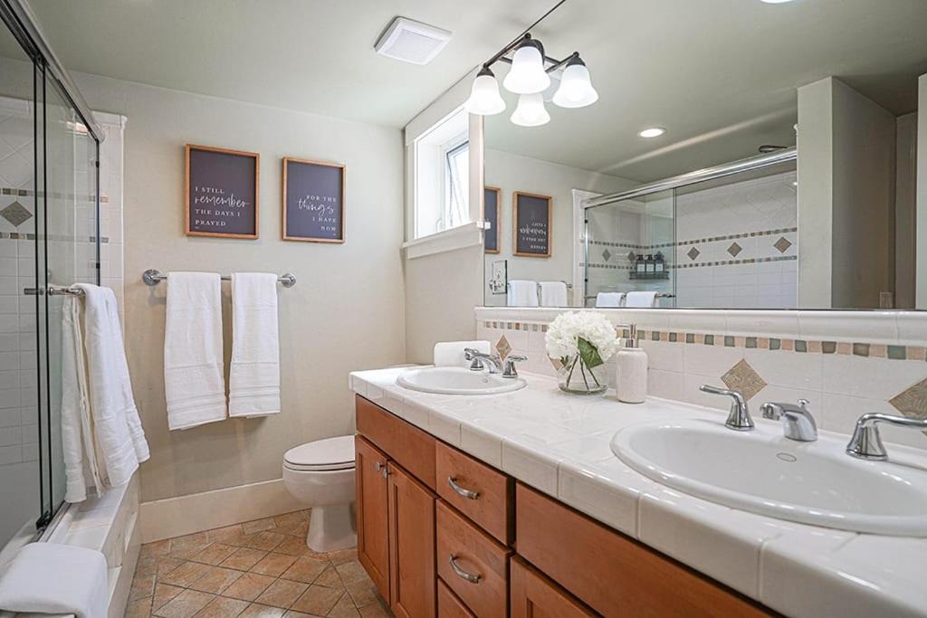 Exquisite Central Townhome With Spacious Loft And Gourmet Kitchen Seattle Buitenkant foto